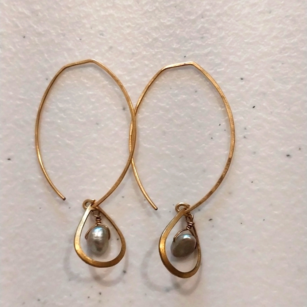 Gold filled hammered and freshwater pearl earrings NWT